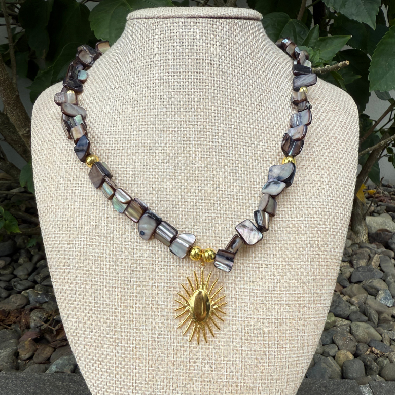 Sol y Mar Collar